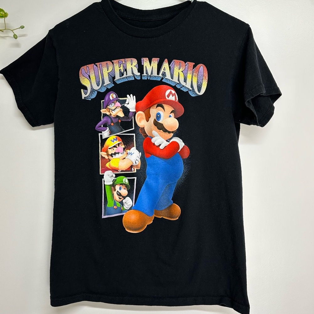 Super Mario size small unisex black short sleeve crew neck t-shirt